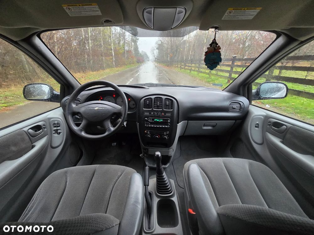 Chrysler Voyager 2.4 SE - 8