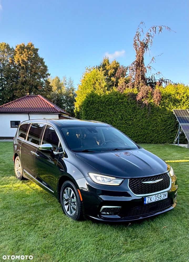 Chrysler Pacifica - 2