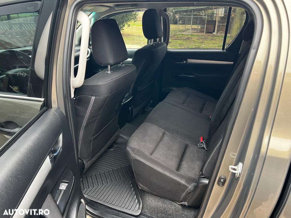 Toyota Hilux 2.8D 204CP 4x4 Double Cab AT Executive Color Edition - 6