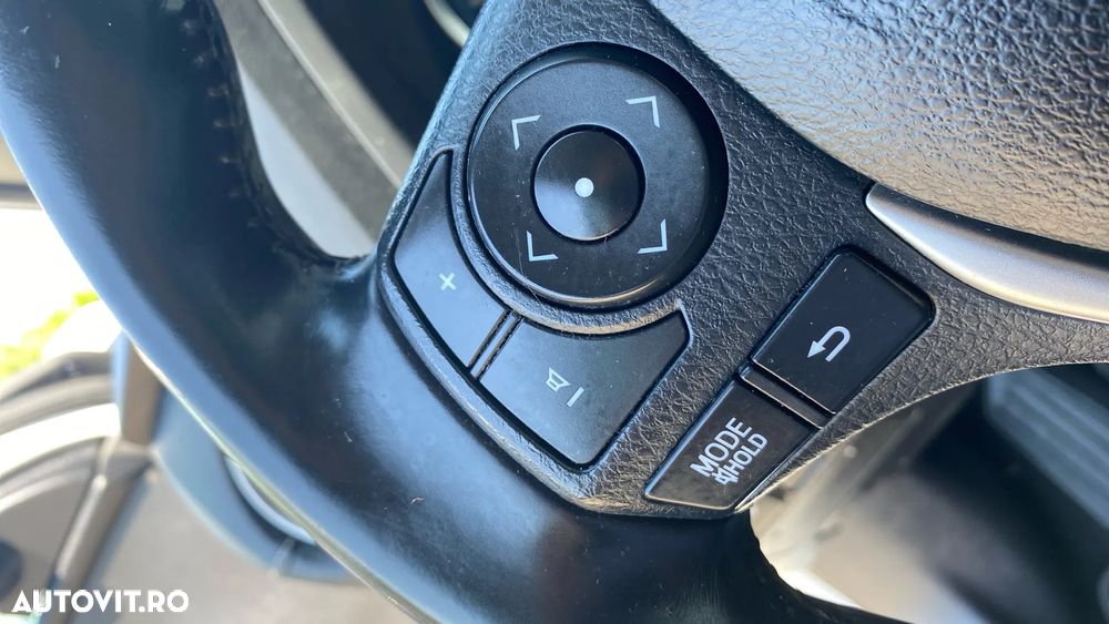 Toyota Auris 1.8 L VVT-i HSD Sol - 17