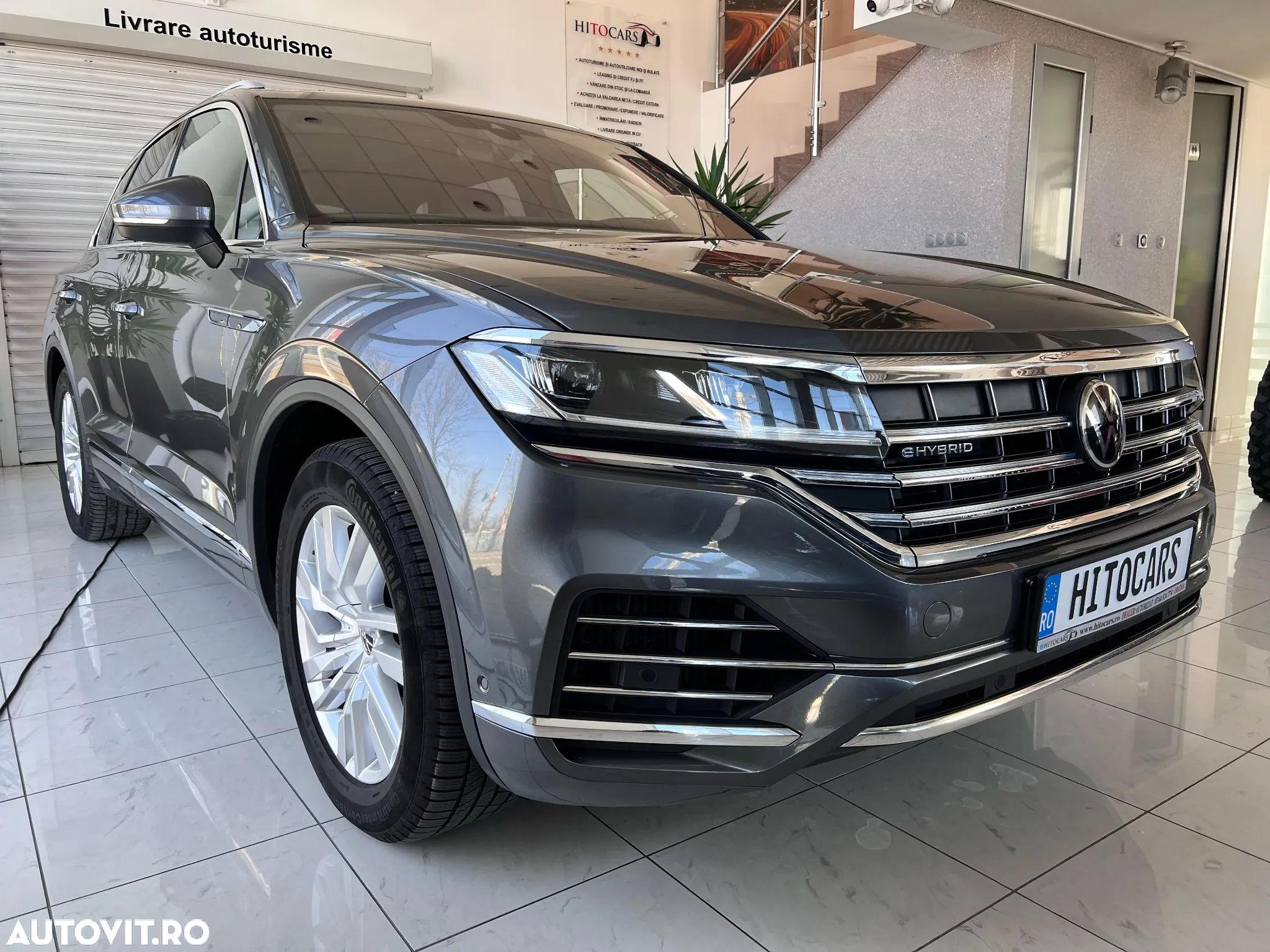 Volkswagen Touareg - 1
