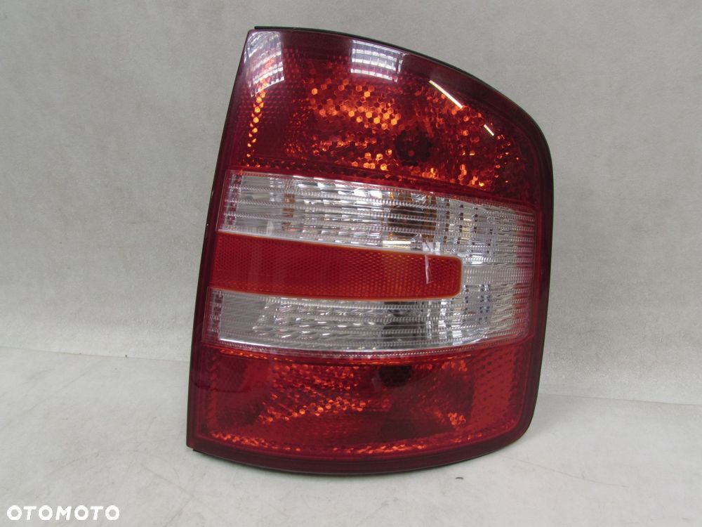 SKODA FABIA I SEDAN KOMBI LIFT 04-08 LAMPA TYL PRAWA 6Y9945112 - 2