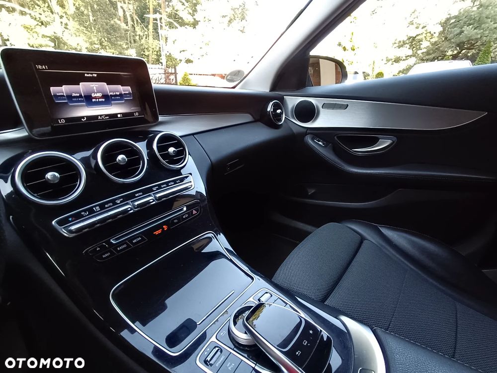 Mercedes-Benz Klasa C 180 7G-TRONIC Exclusive - 23