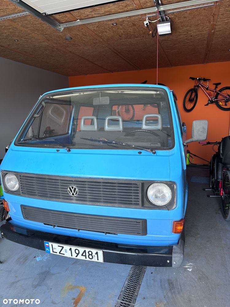 Volkswagen Transporter - 1