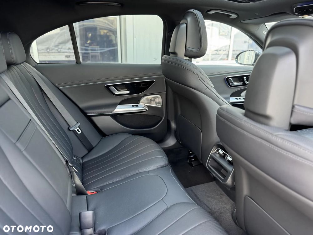 Mercedes-Benz Klasa E 300 de 4-Matic Exclusive - 19