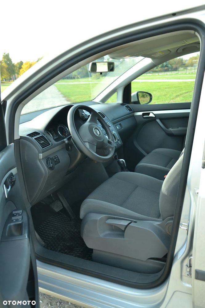 Volkswagen Touran - 11