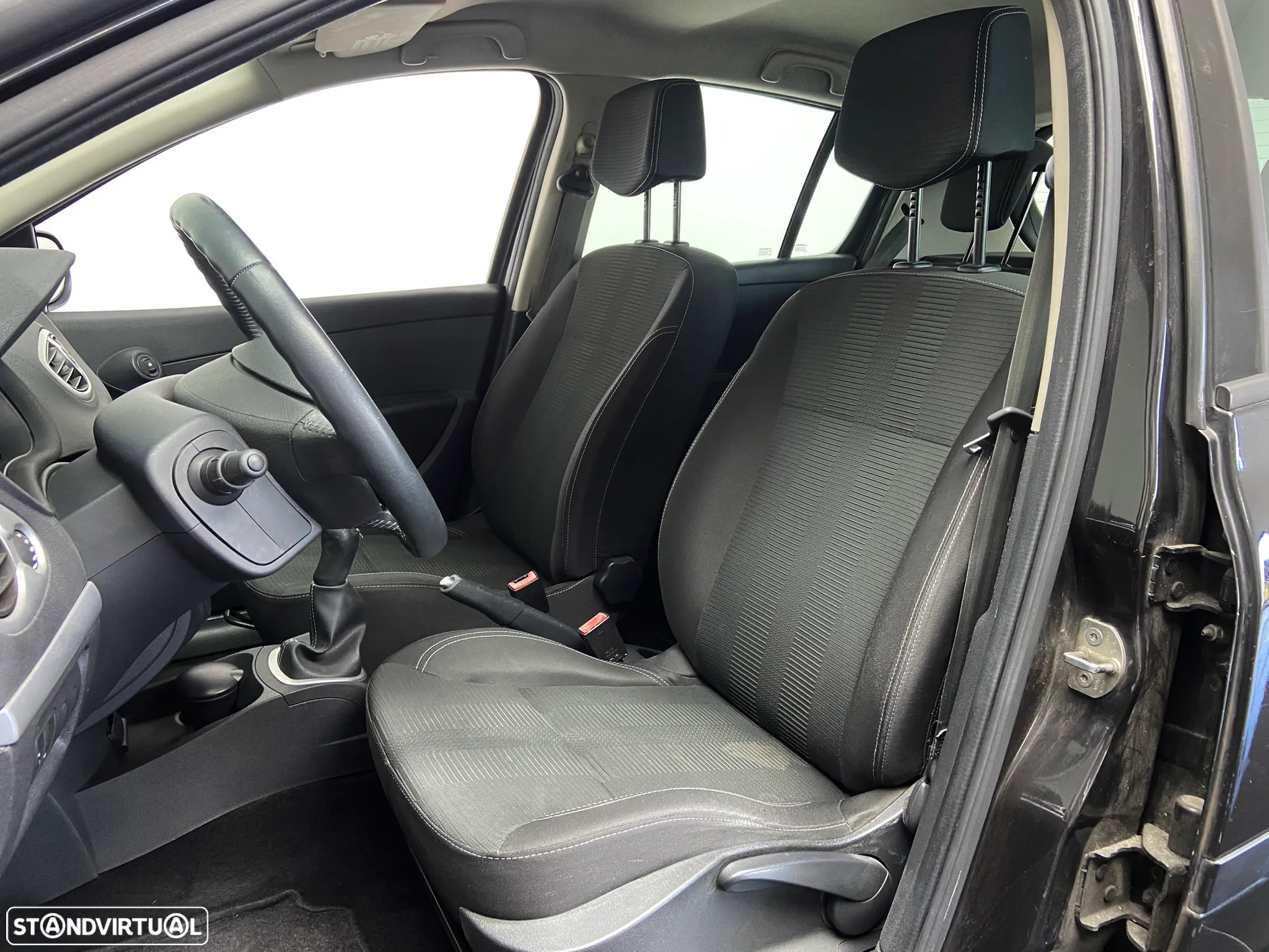 Renault Clio 1.2 16V Dynamique S - 9