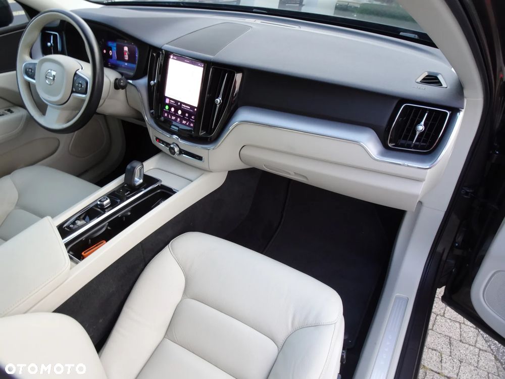 Volvo XC 60 B4 D Momentum Pro - 16