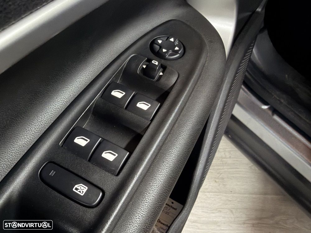 Jeep Avenger 1.2 GSE T3 Altitude - 20