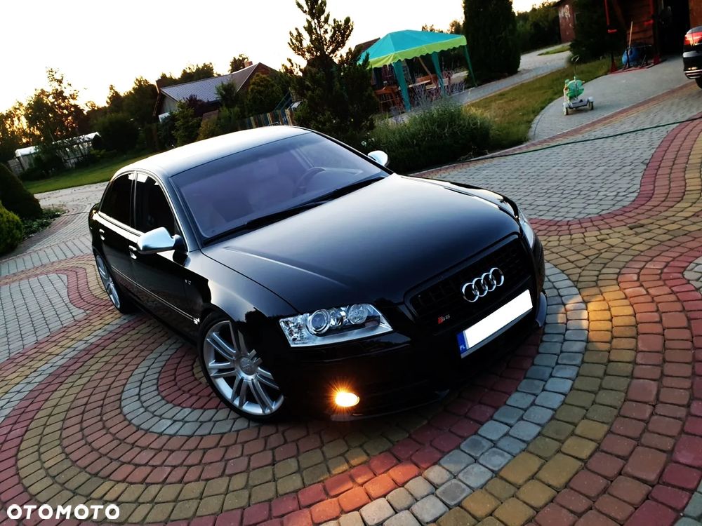 Audi S8 - 1