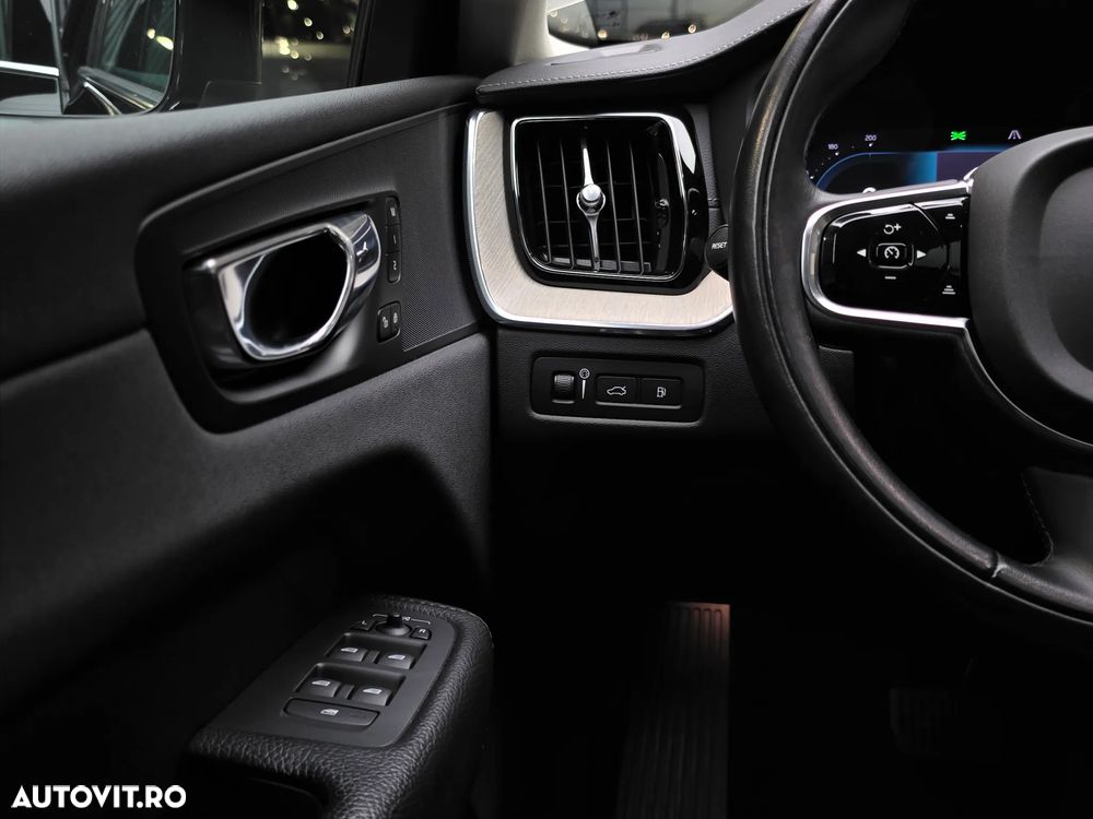 Volvo XC 60 T6 AWD Recharge Geartronic Inscription Expression - 29