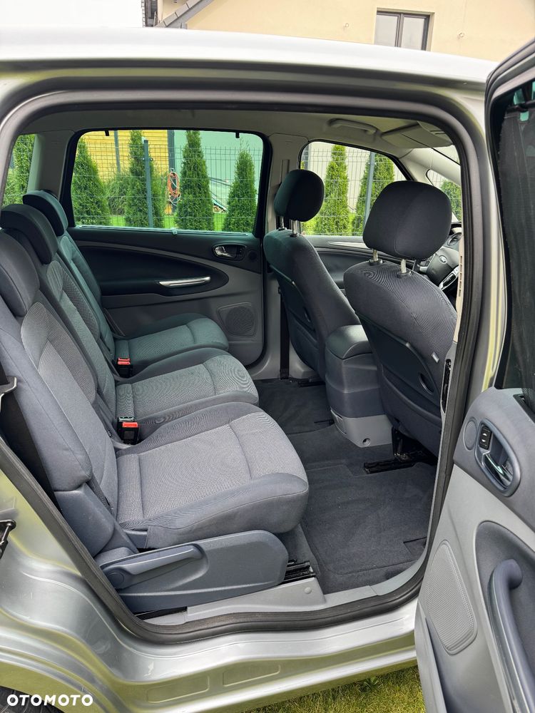 Ford S-Max - 11