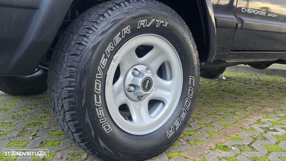 Jeep Cherokee 2.5 TD Sport Oficial - 34