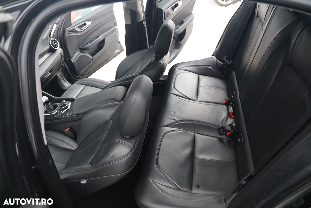 Alfa Romeo Giulia 2.2 - 11