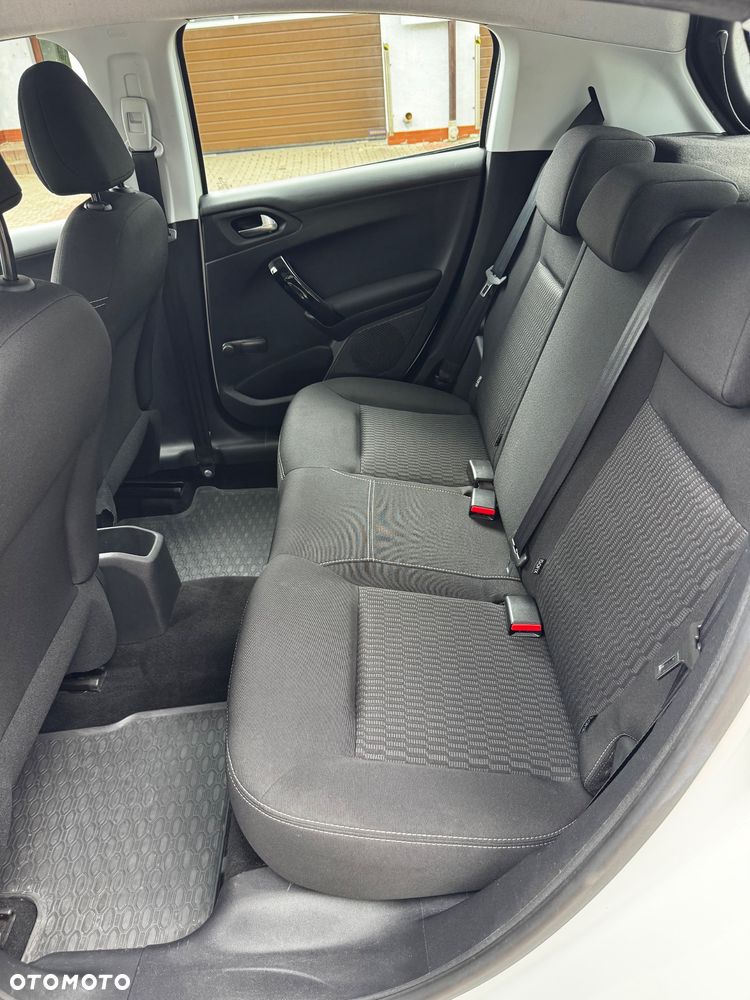 Peugeot 208 82 VTI Allure - 12