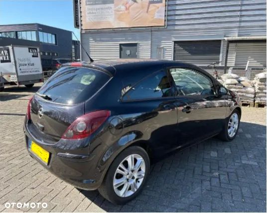 Opel Corsa 1.4 16V Edition - 3