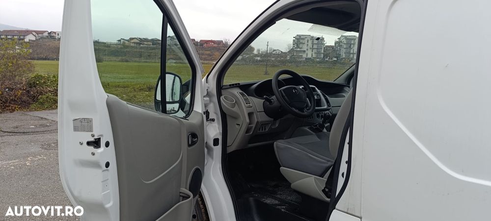 Opel Vivaro - 8