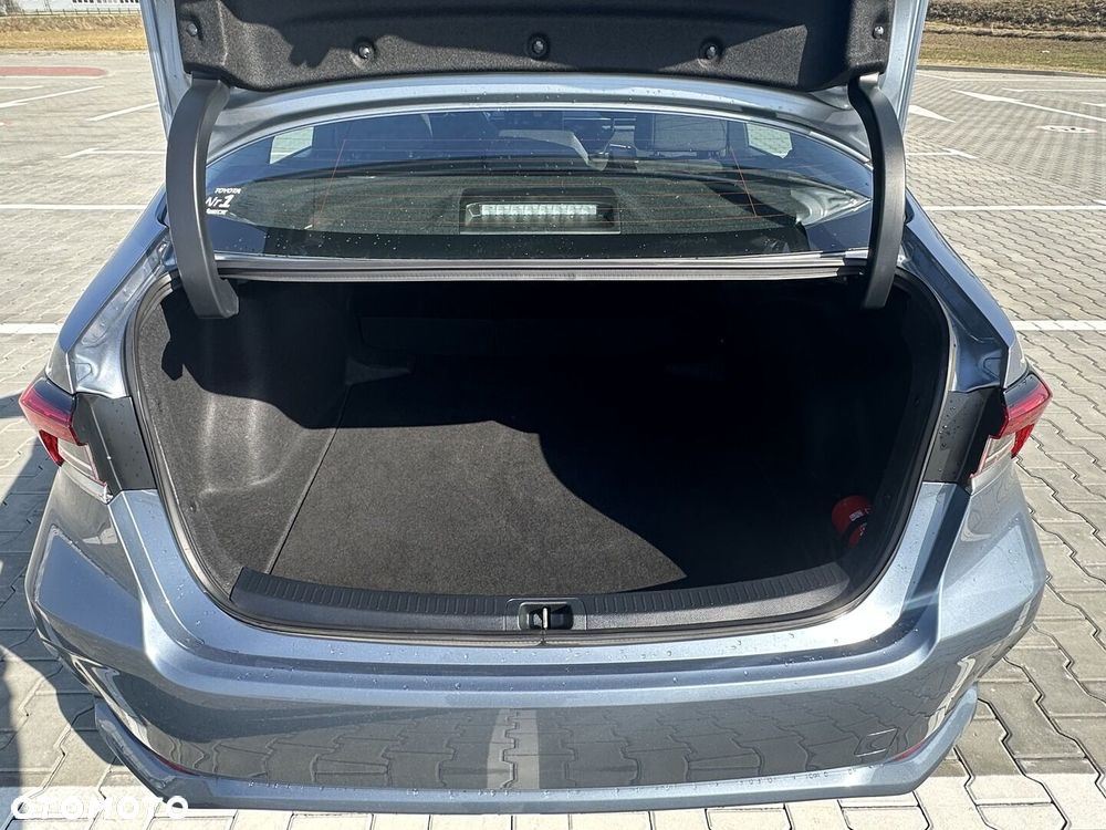 Toyota Corolla 1.8 Hybrid Comfort - 18