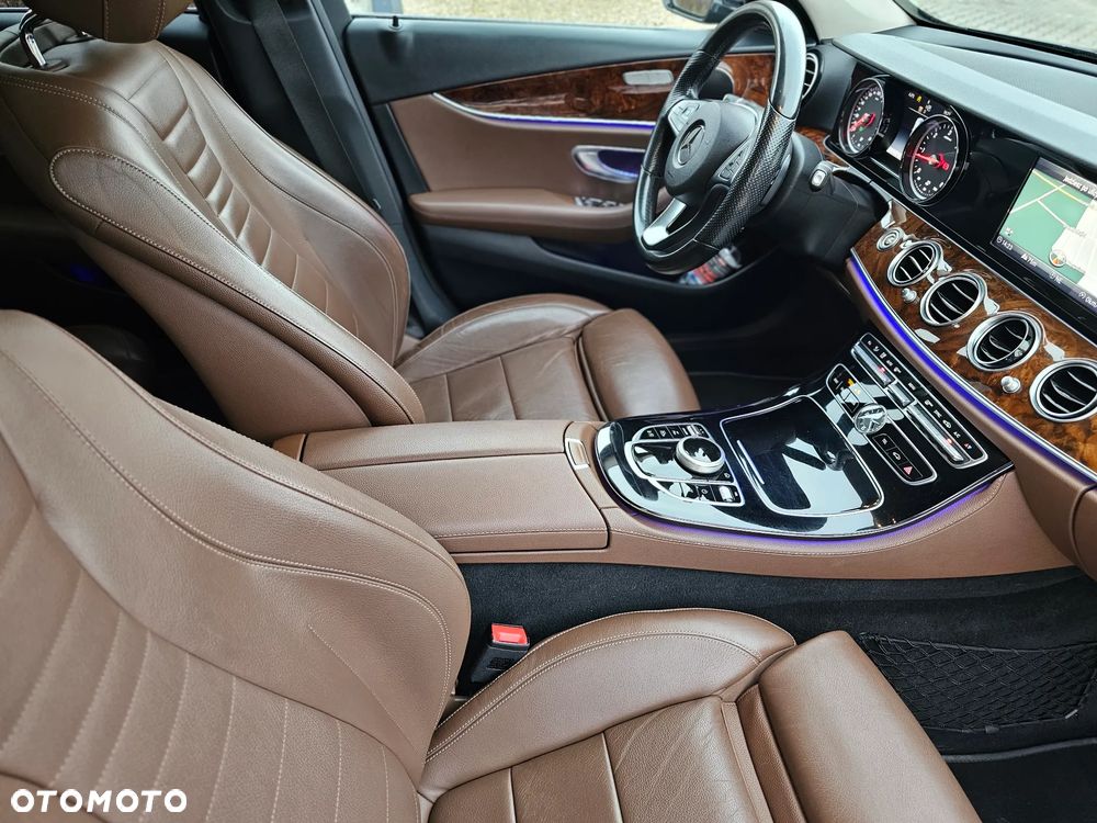 Mercedes-Benz Klasa E 220 d 9G-TRONIC Exclusive - 4