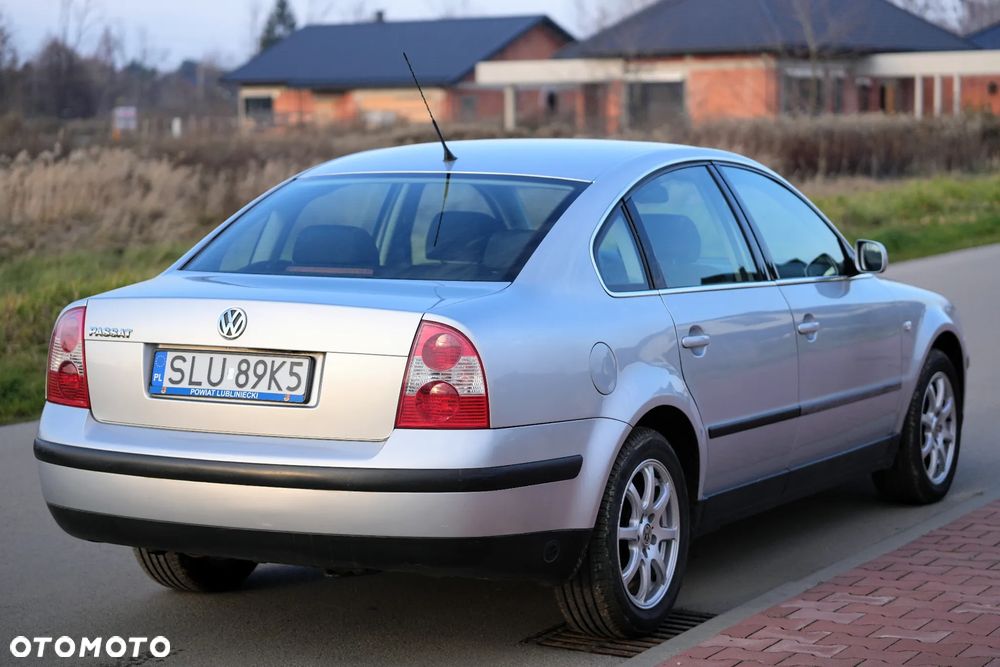 Volkswagen Passat 1.6 Comfortline Family - 7