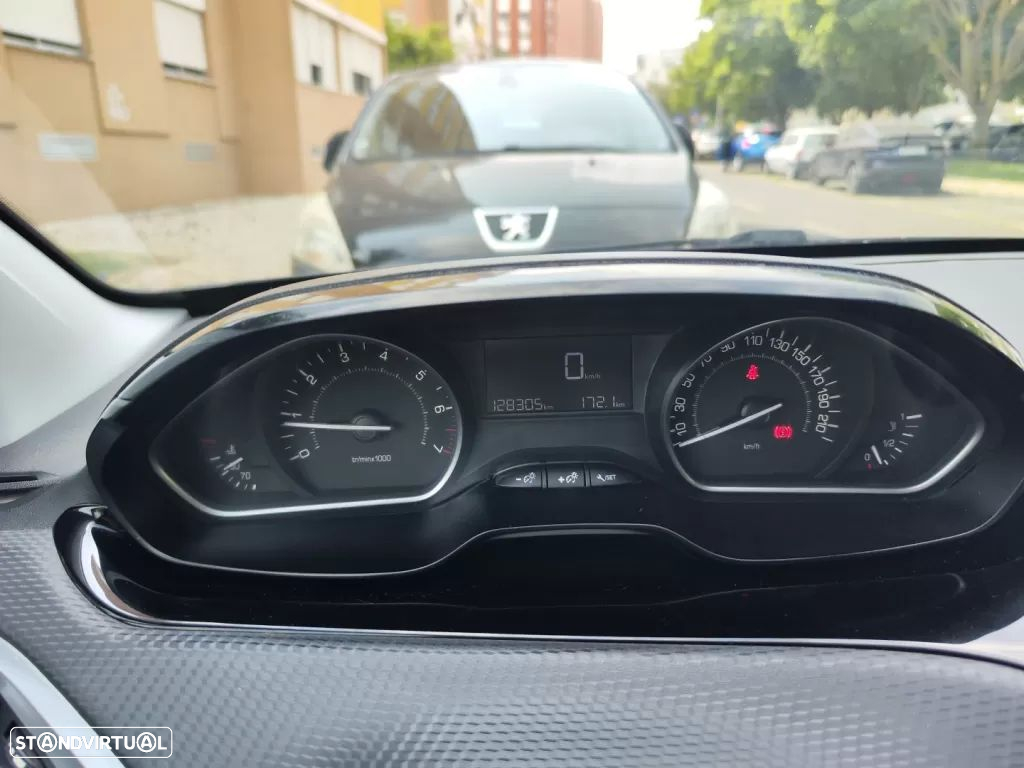 Peugeot 208 1.2 PureTech Style - 33