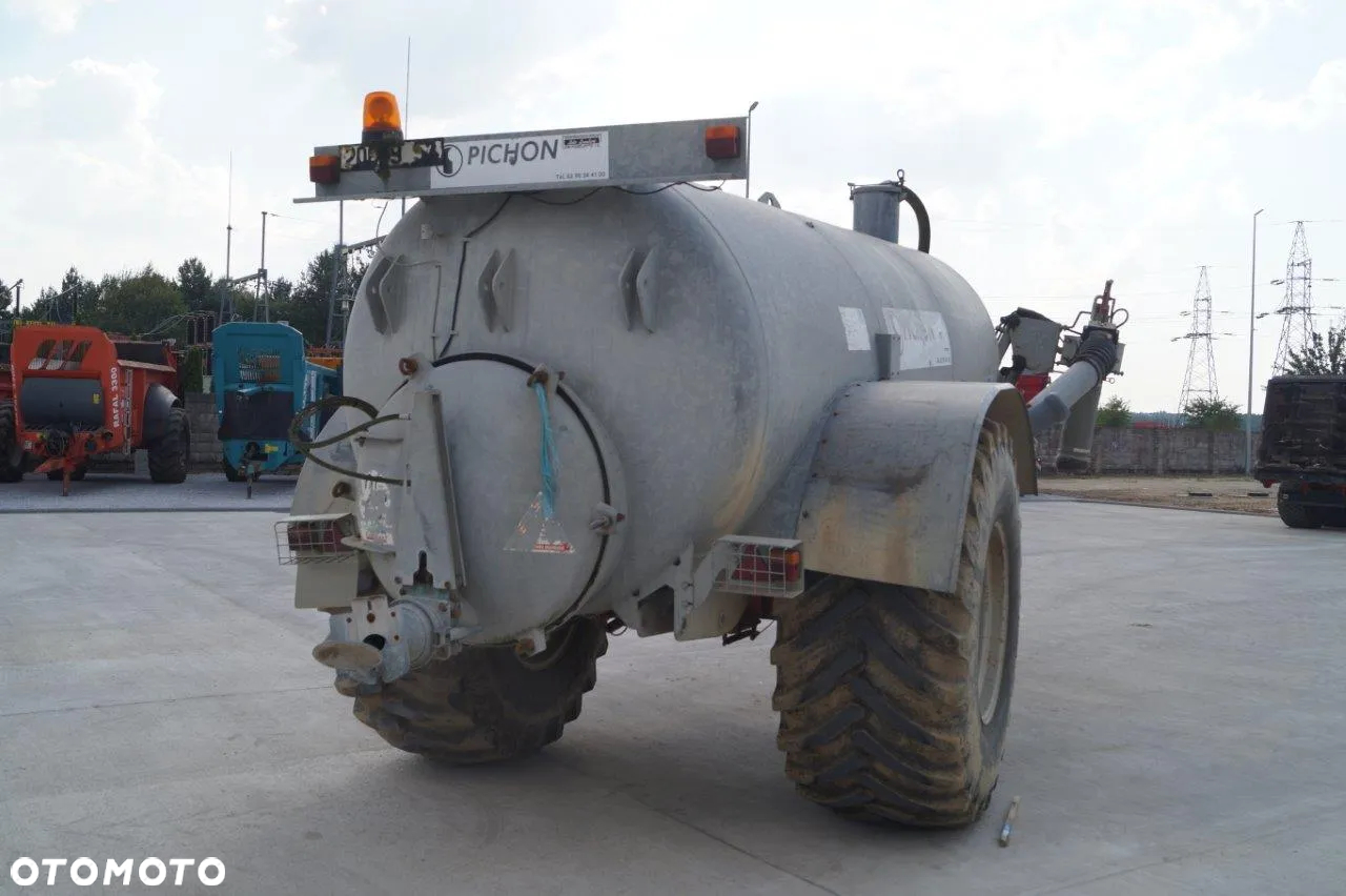 Pichon Wóz Asenizacyjny TCI 11350 L z ramieniem do pompowania - 8