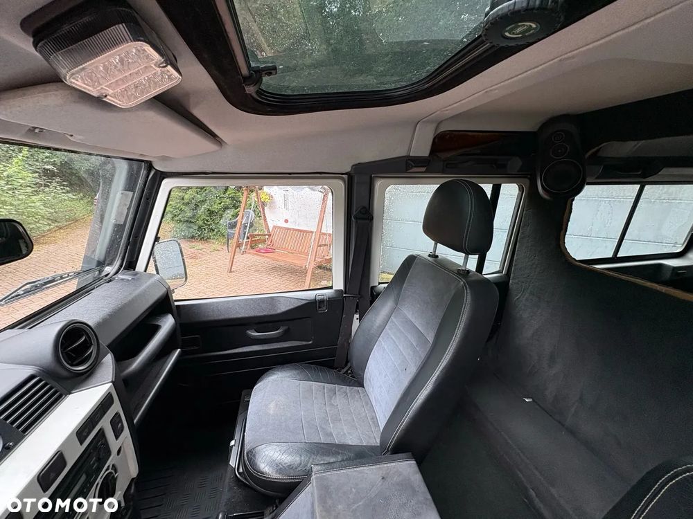 Land Rover Defender 110 SE - 31