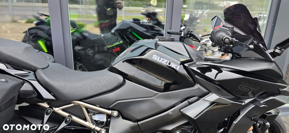 Suzuki GSX - 21