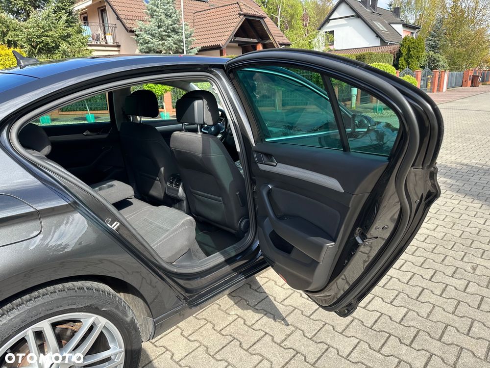 Volkswagen Passat 2.0 TDI Elegance DSG - 31