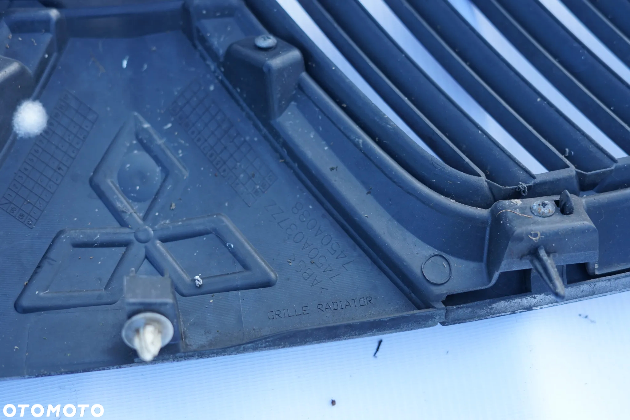 Grill atrapa chłodnicy Mitsubishi Outlander II - 12