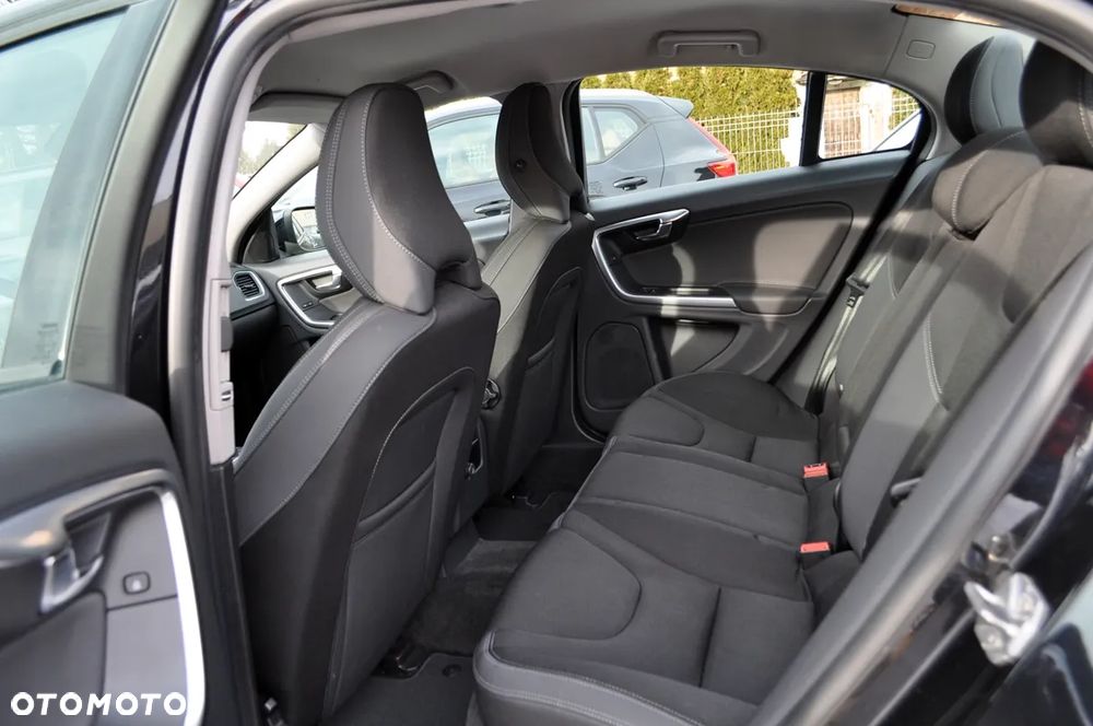 Volvo S60 T3 Kinetic - 32