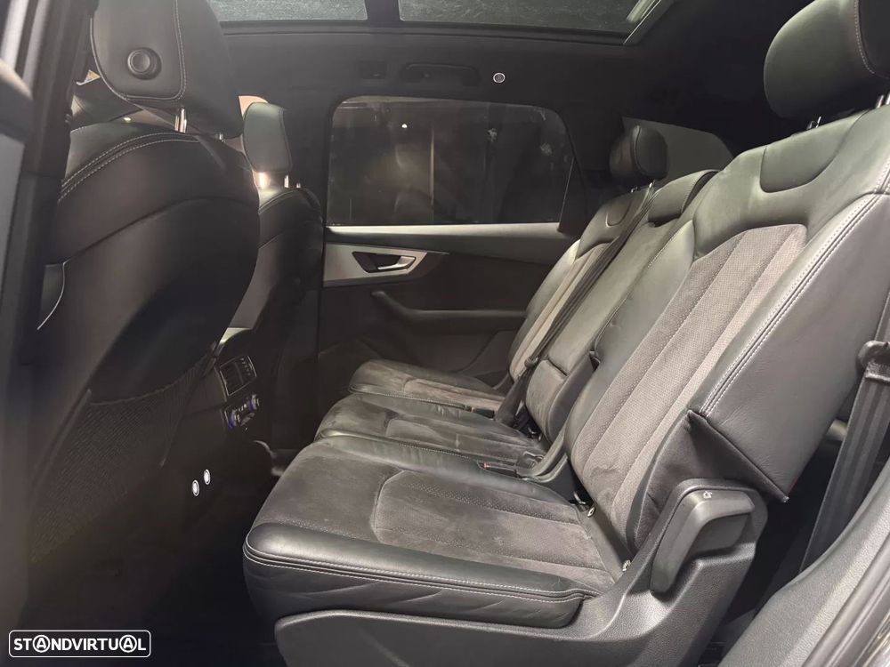 Audi Q7 3.0 TDI quattro S-line Tiptronic 7L - 26