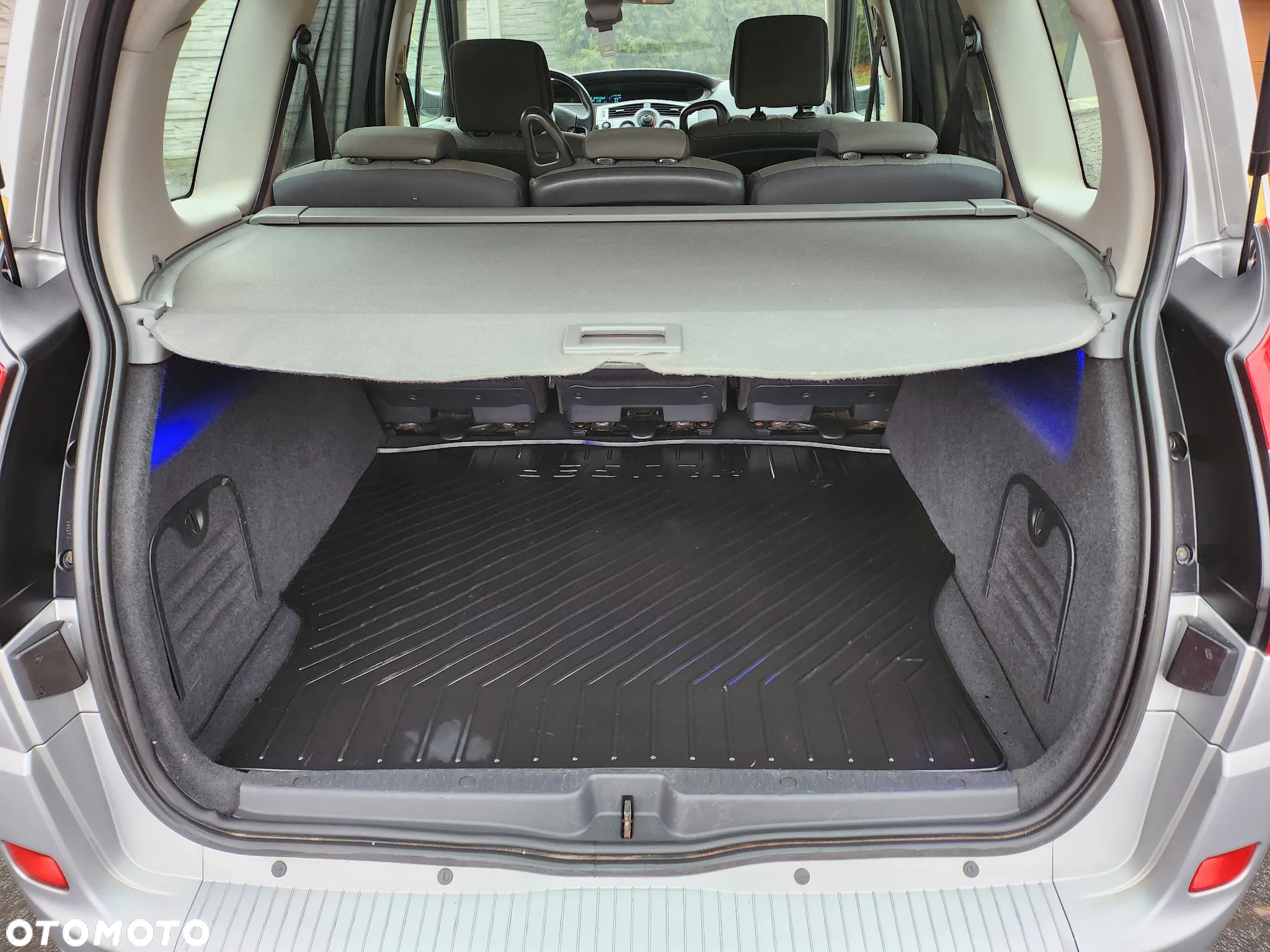 Renault Grand Scenic - 10