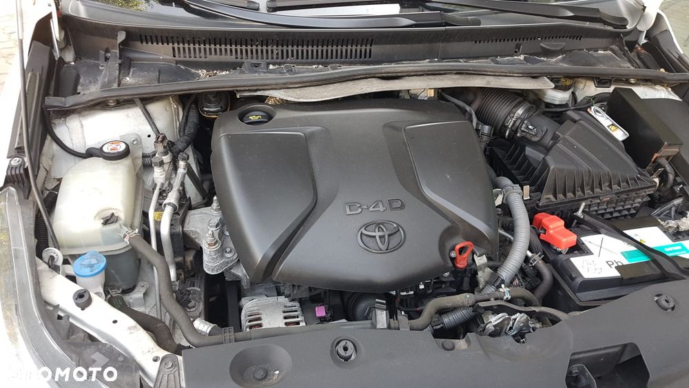 Toyota Avensis 2.0 D-4D Selection - 9