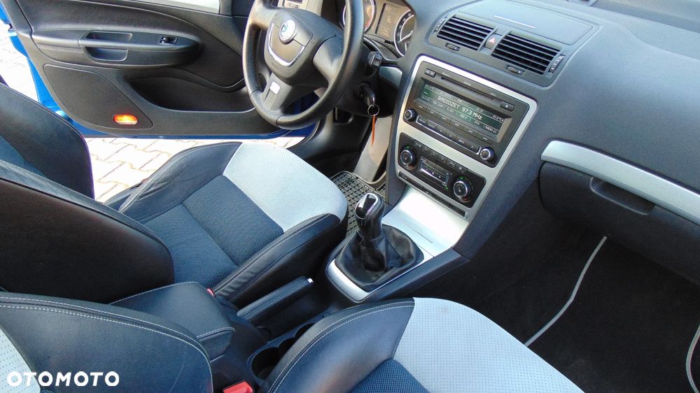 Skoda Octavia 2.0 TDI CR DPF RS - 14