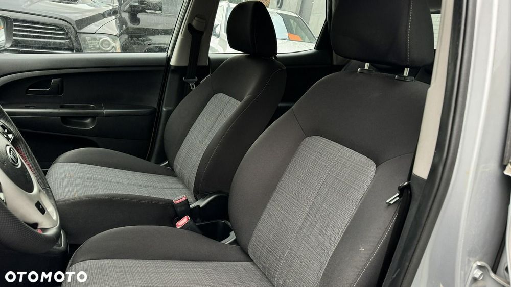 Kia Venga - 10
