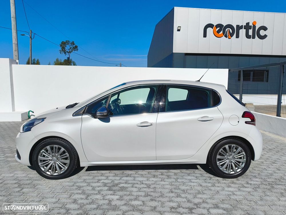 Peugeot 208 1.2 PureTech Allure EAT6 - 7
