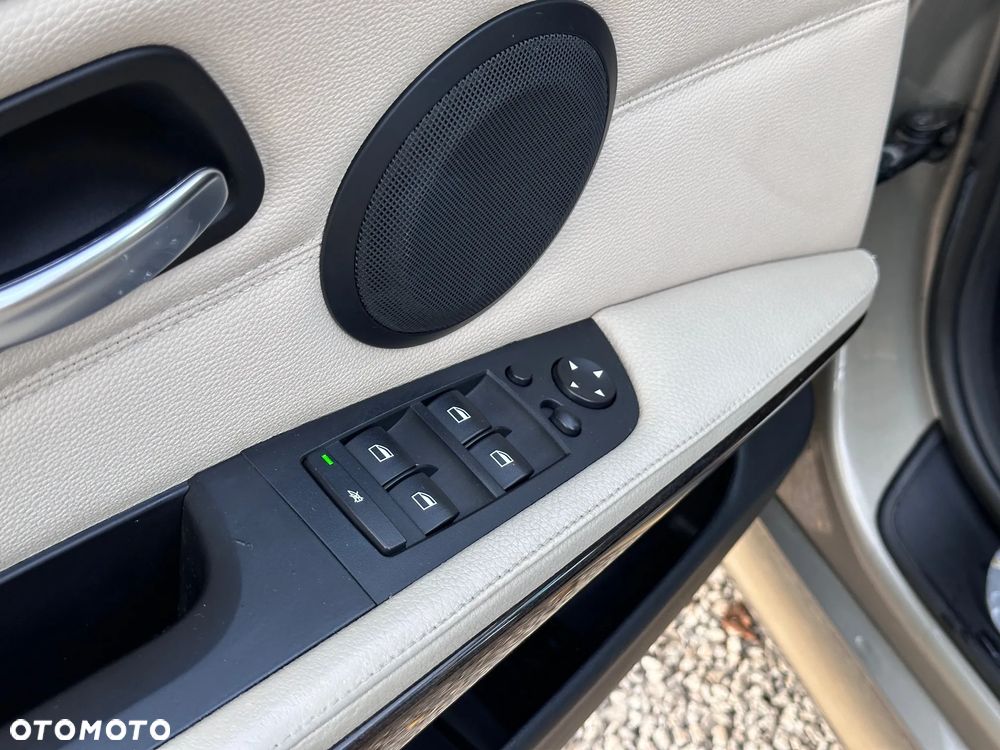 BMW Seria 3 330d xDrive DPF Edition Exclusive - 17