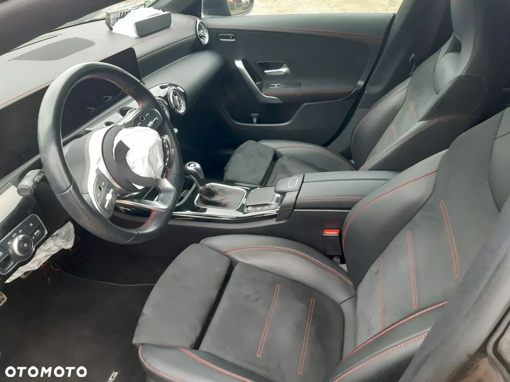 Mercedes-Benz CLA 200 AMG Line - 15