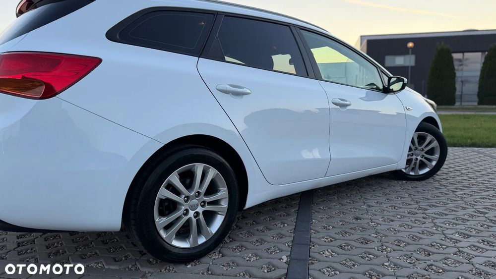 Kia Ceed - 10