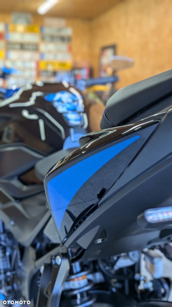 Suzuki GSX - 14