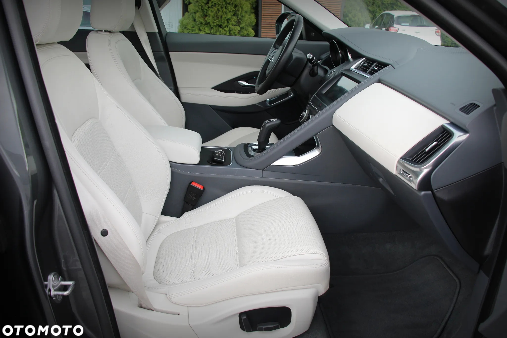 Jaguar E-Pace 2.0 i4P AWD S - 16