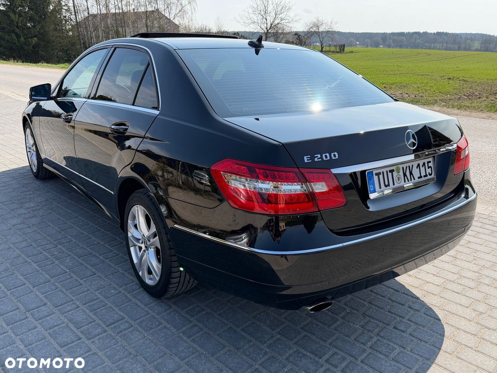 Mercedes-Benz Klasa E 200 CGI BlueEFFICIENCY 7G-TRONIC Elegance - 17