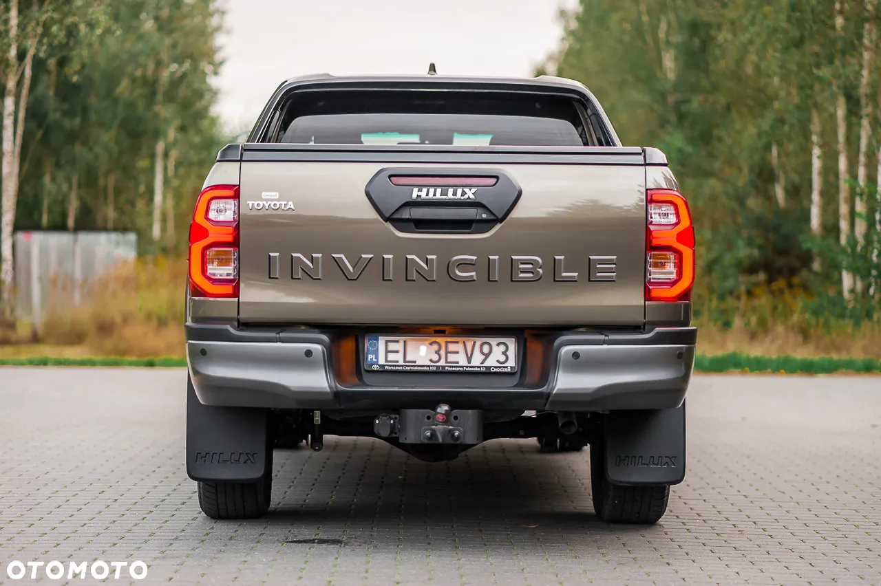 Toyota Hilux 2.8 D-4D Double Cab Invincible Sport 4x4 - 17