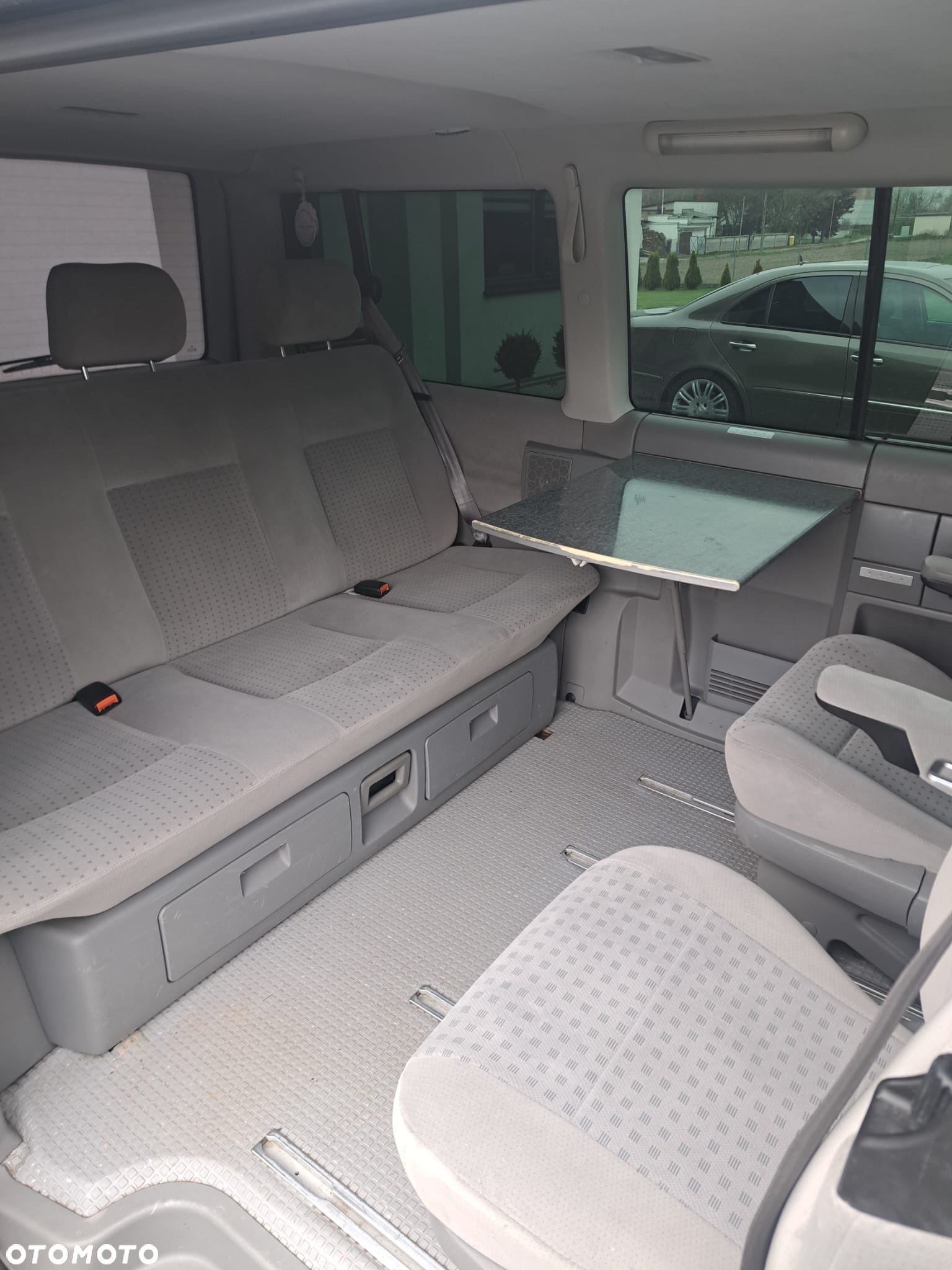 Volkswagen Multivan - 10