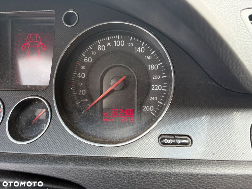 Volkswagen Passat 2.0 TDI Comfortline - 14