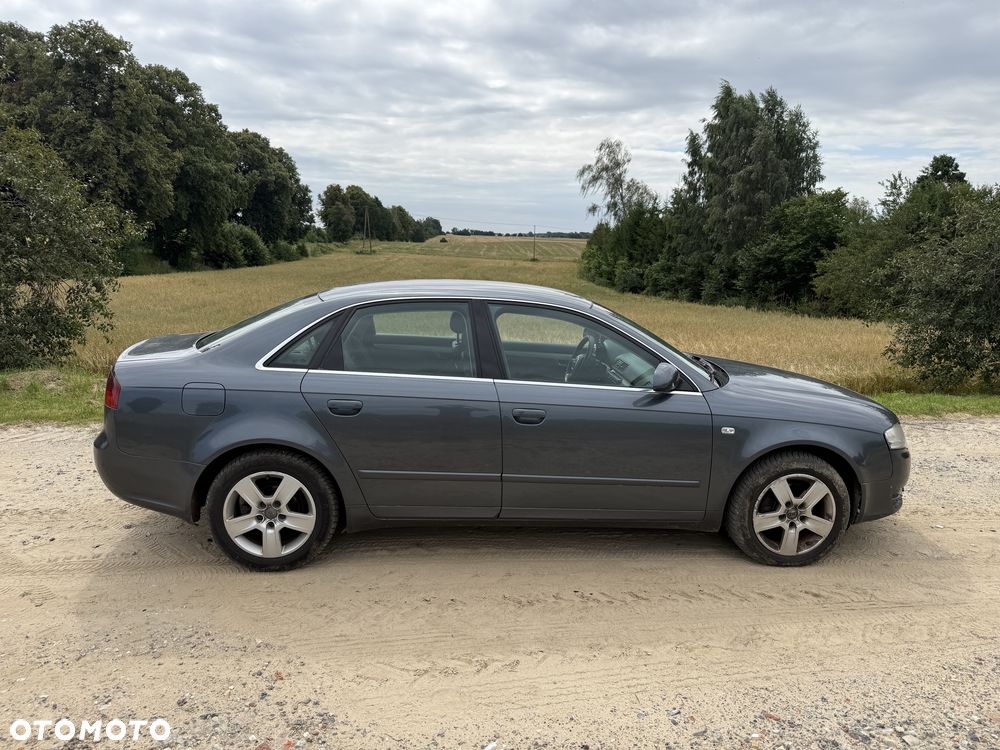 Audi A4 Limousine - 8