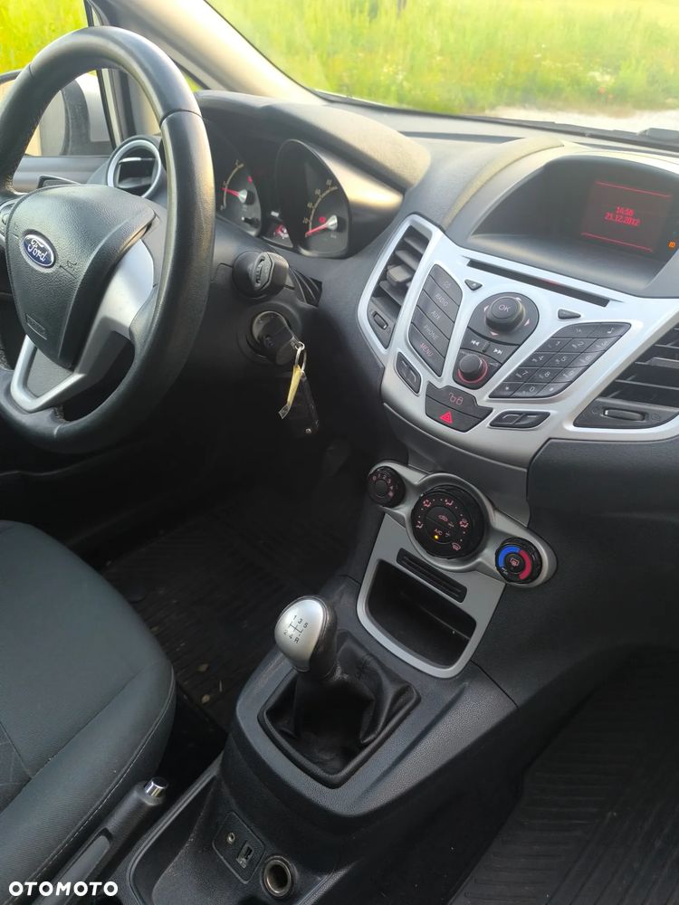 Ford Fiesta - 12