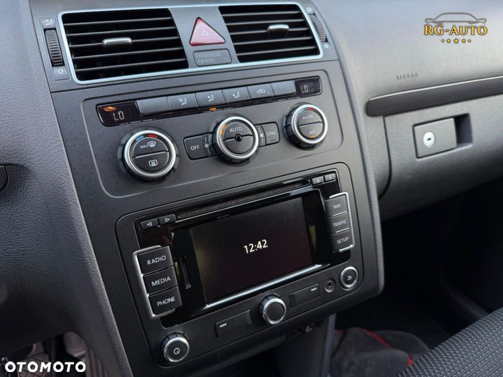 Volkswagen Touran - 27