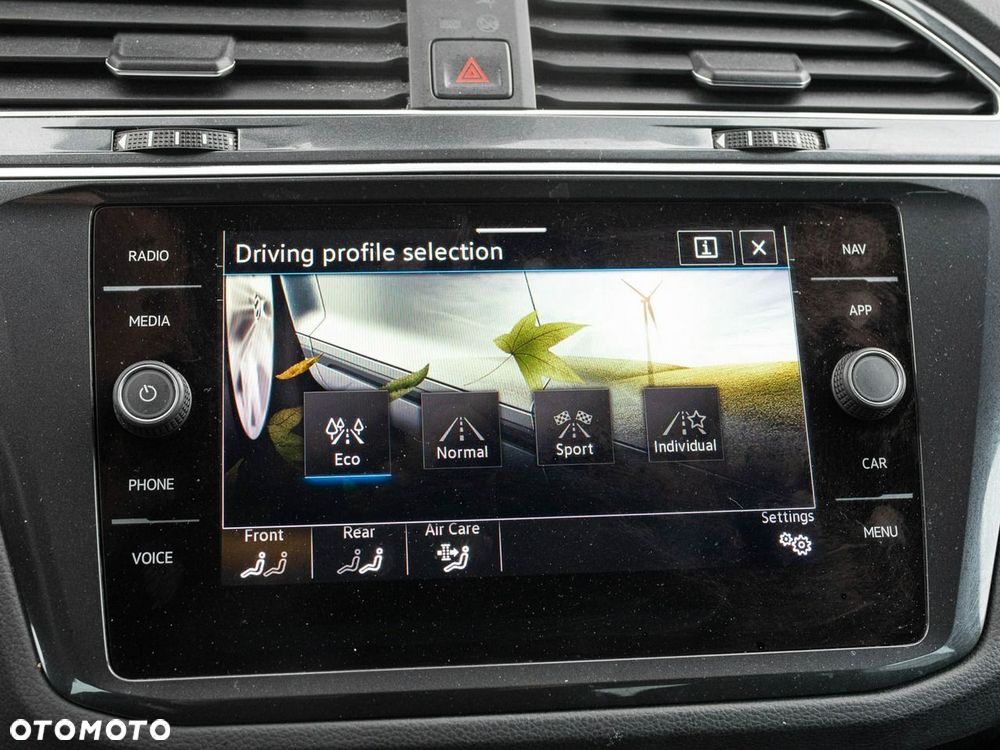 Volkswagen Tiguan 2.0 TSI 4Mot Elegance DSG - 25